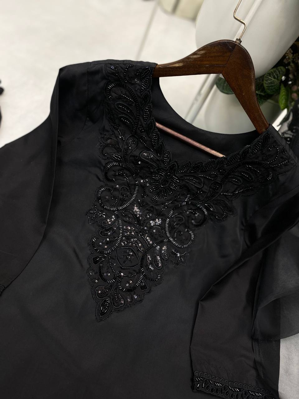 Beads Work On Kurti Plain Farshi Salwar With Organza Dupatta